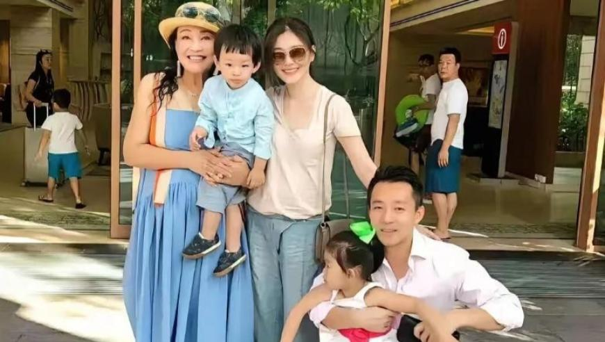 澳门六开奖结果资料查询最新27,小车预判会被追尾拐进应急车道避险,前瞻性战略落实探讨_试用版V9.42
